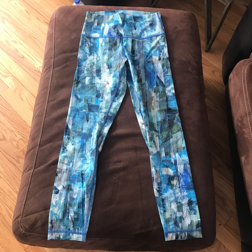 Lululemon Wunder Under 7/8 size 6
